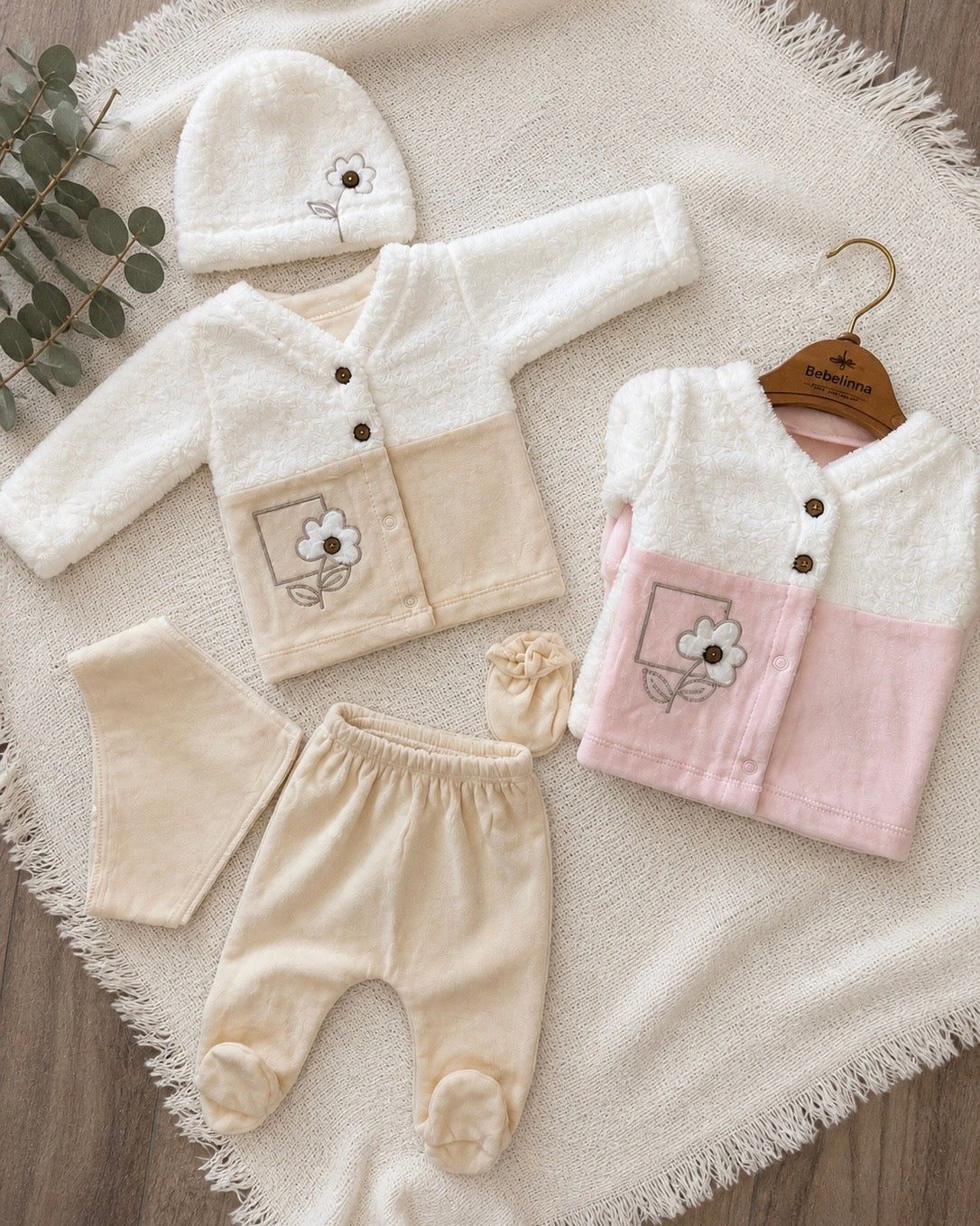 Ensemble Bébé Fille Fleur Brodée Blanc & Rose Peluche 5 Pièces 0-3 Mois