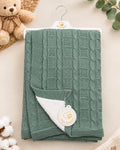 Plaid Bébé Tricot Torsadé Double Face – Coloris Vert Sauge 100x80