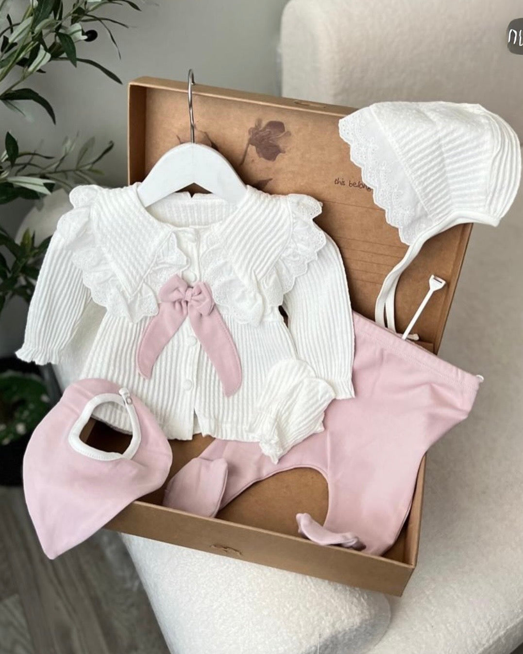 Coffret Naissance 5 Pièces Dentelle Rose - Vêtement Bébé Fille 0-3 Mois