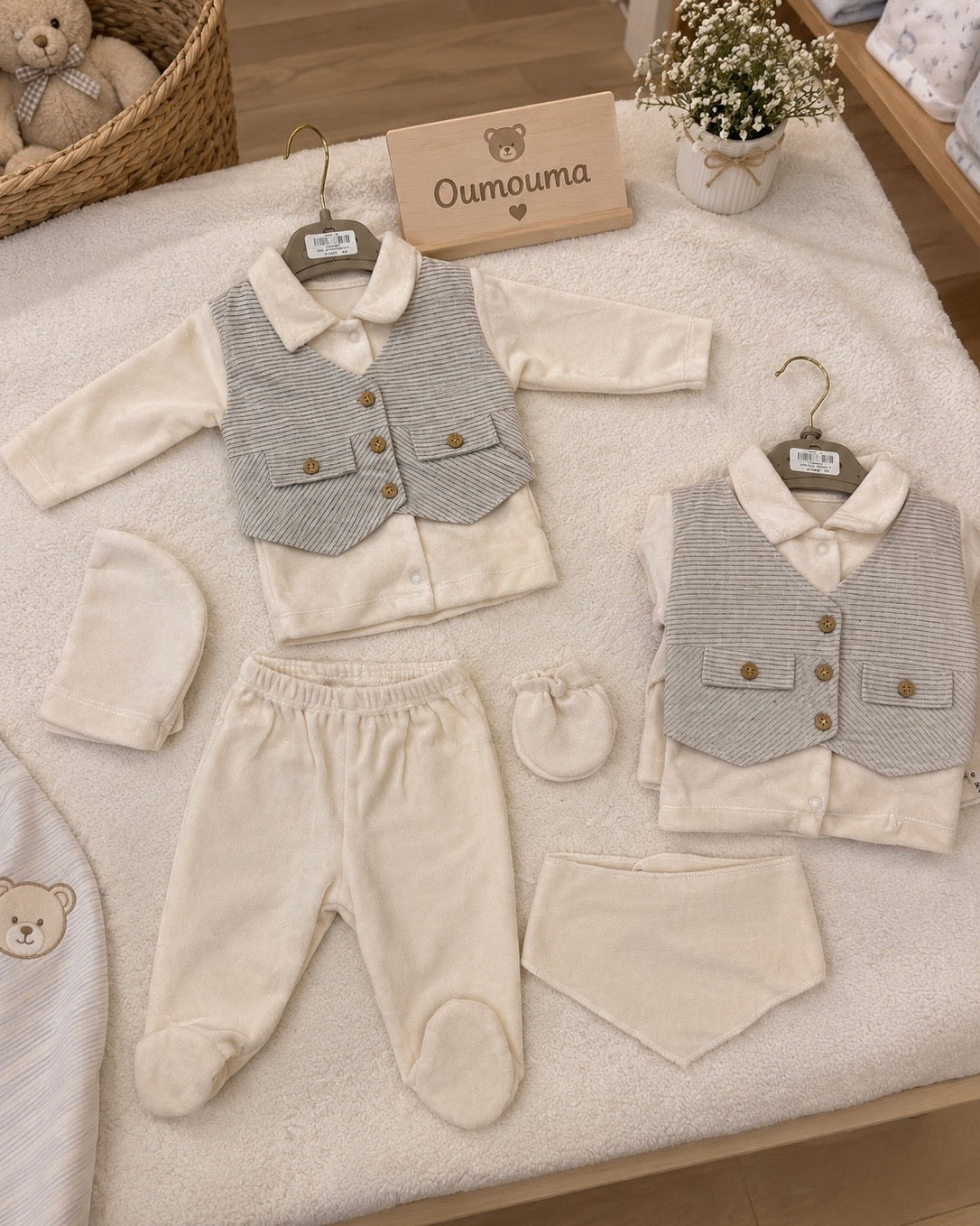 Ensemble Bébé Garçon Gilet Rayé Gris & Écru Velours 5 Pièces 0-3 Mois