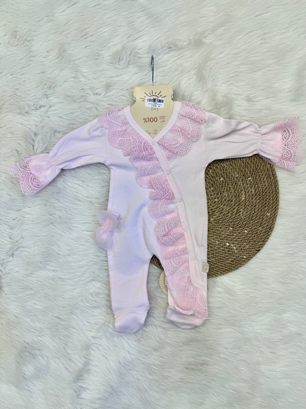 Grenouillère de Naissance à Volants en Dentelle