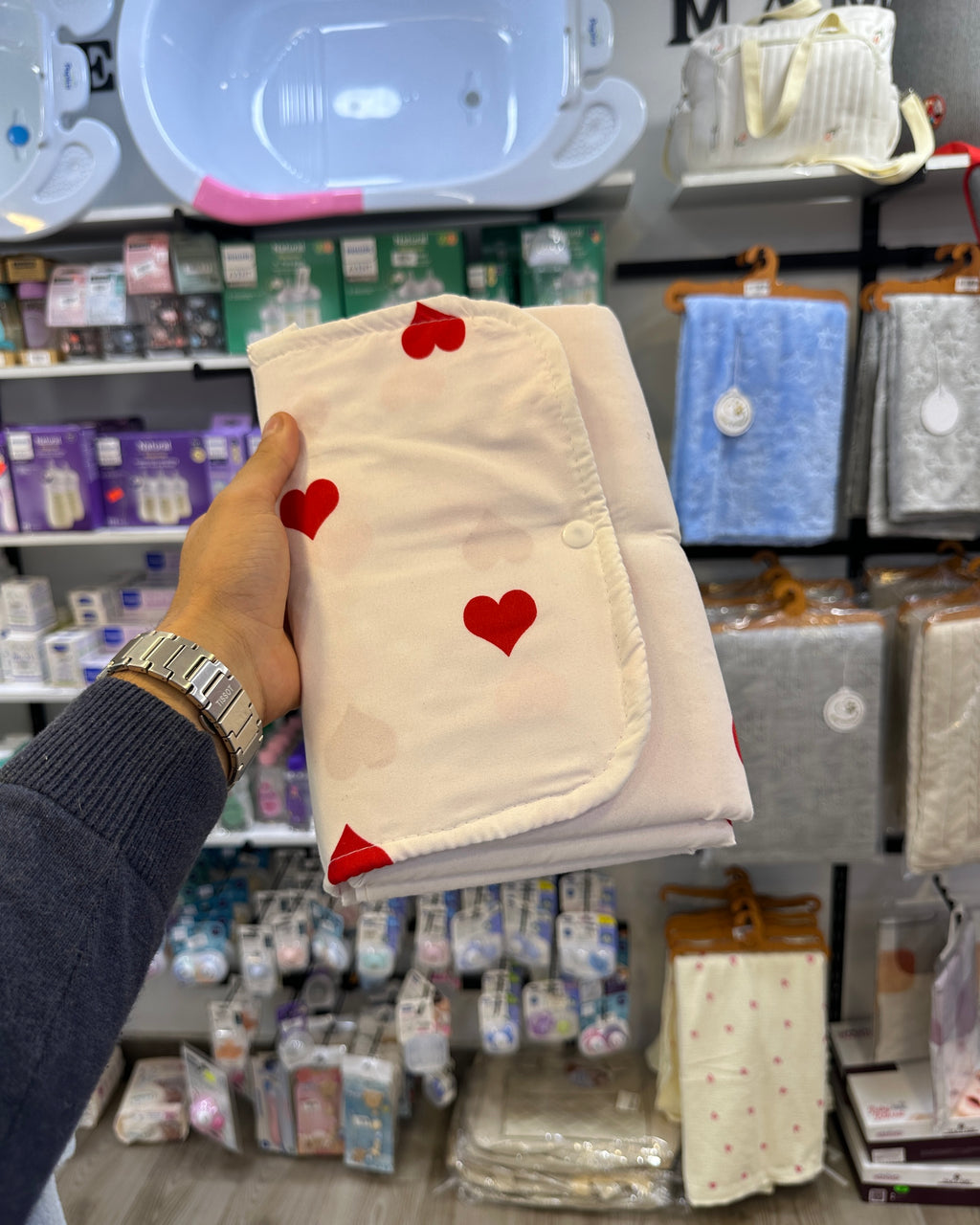 💖 Tapis de Change Bébé Pliable à Cœurs Rouges 💖