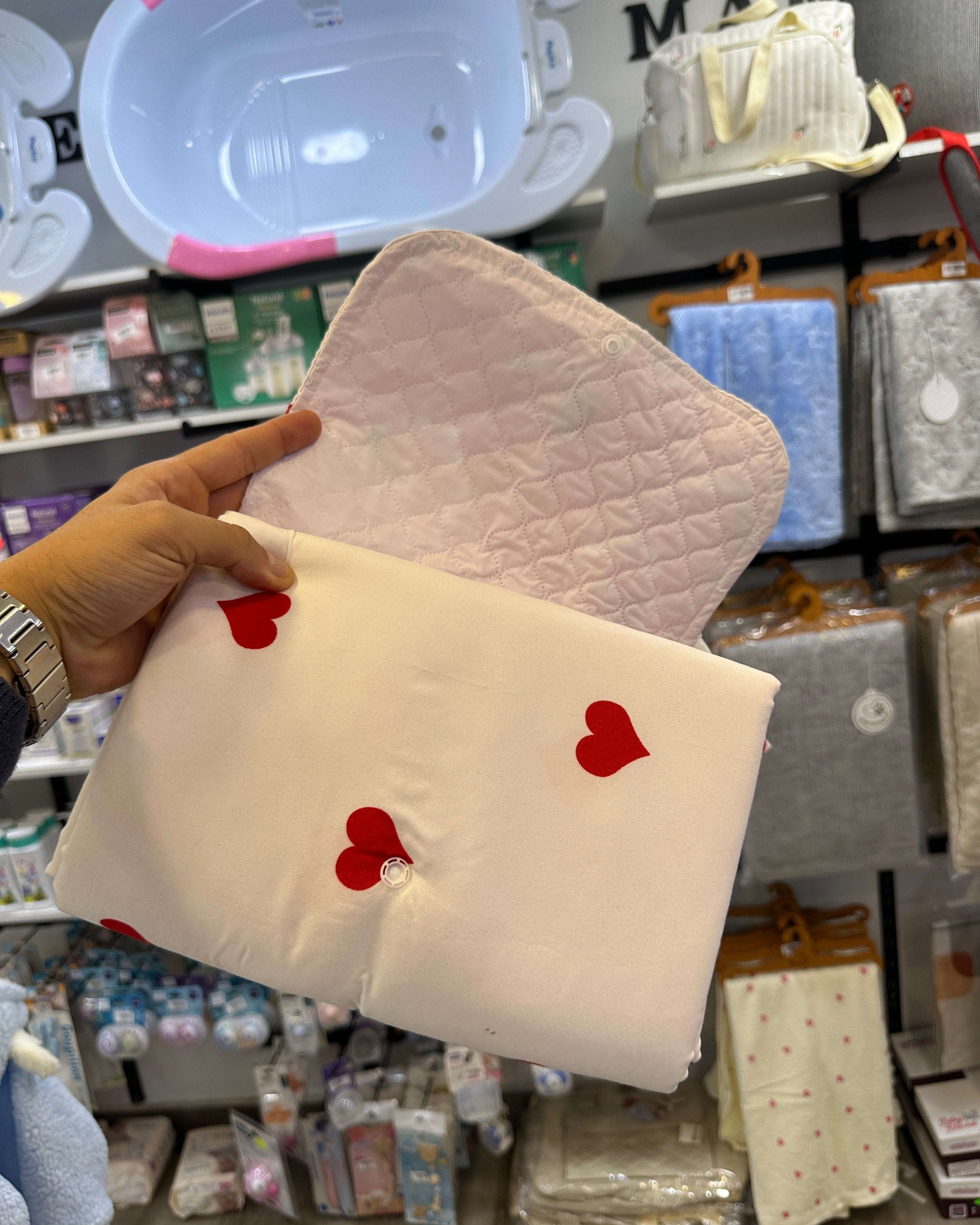 💖 Tapis de Change Bébé Pliable à Cœurs Rouges 💖
