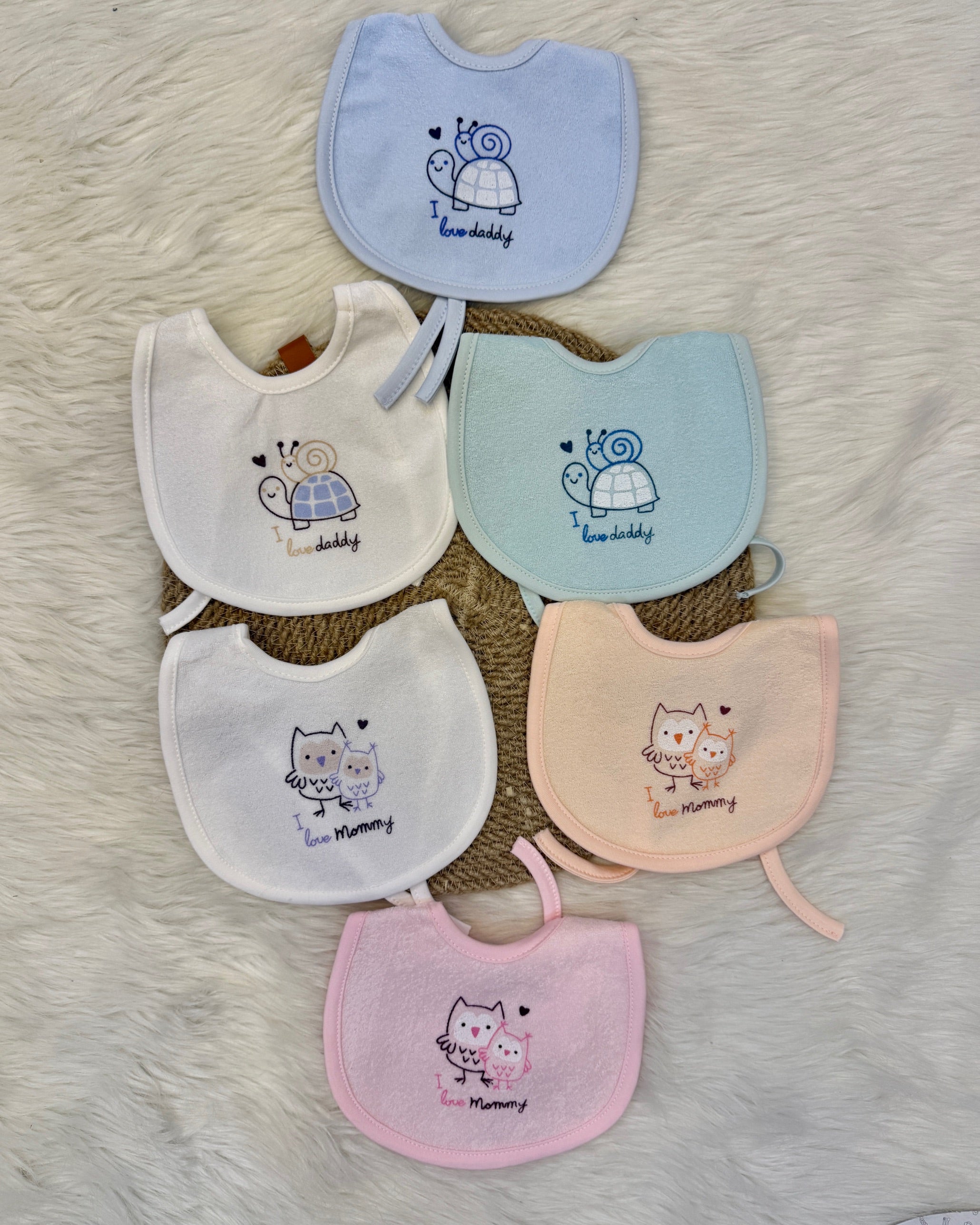 🍼 Bavoir Bébé Brodé "Douceur Quotidienne" – L'Essentiel Élégant pour les Repas 0-6 Mois