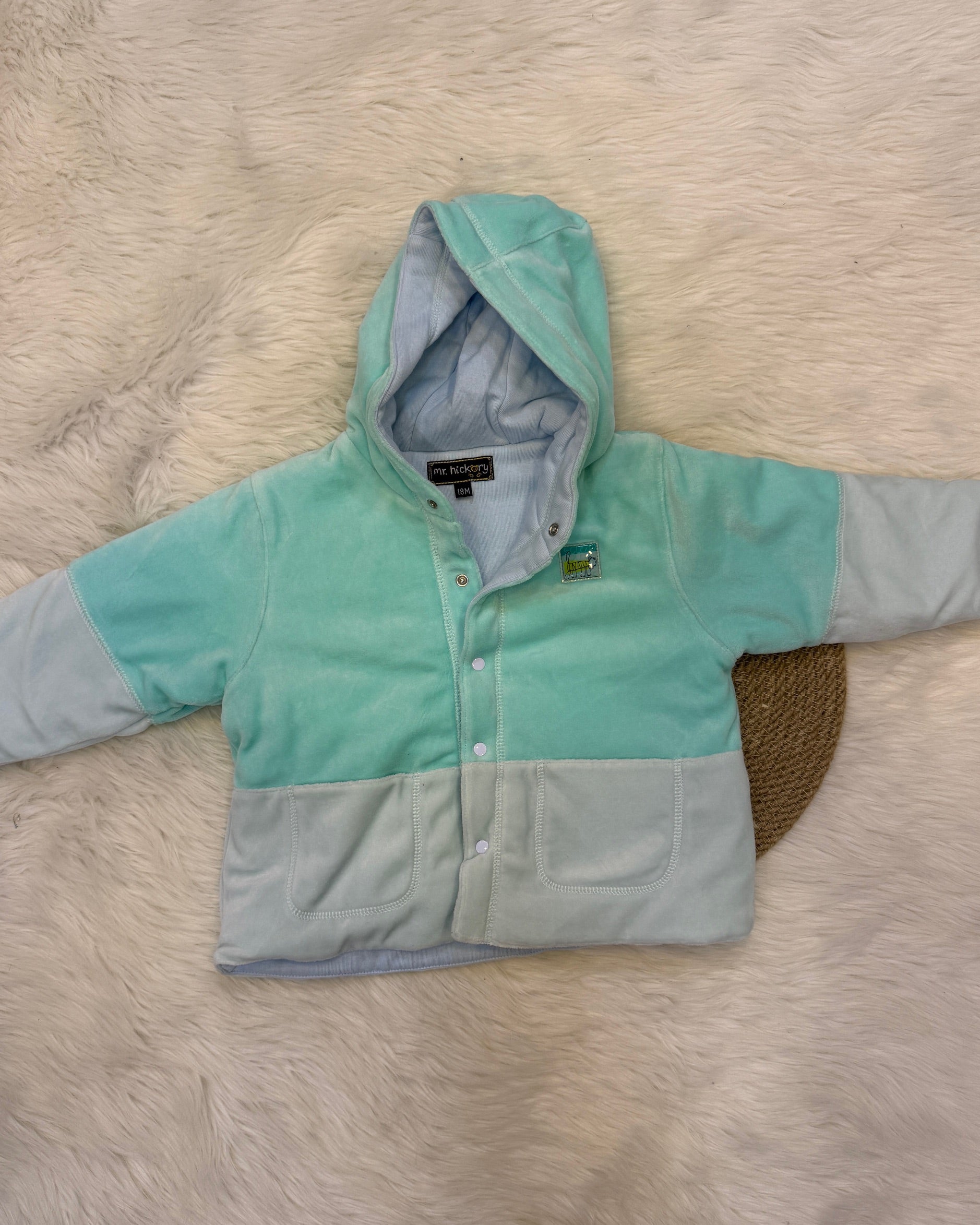 🧥 Veste bébé à capuche – Chaleur & style au quotidien