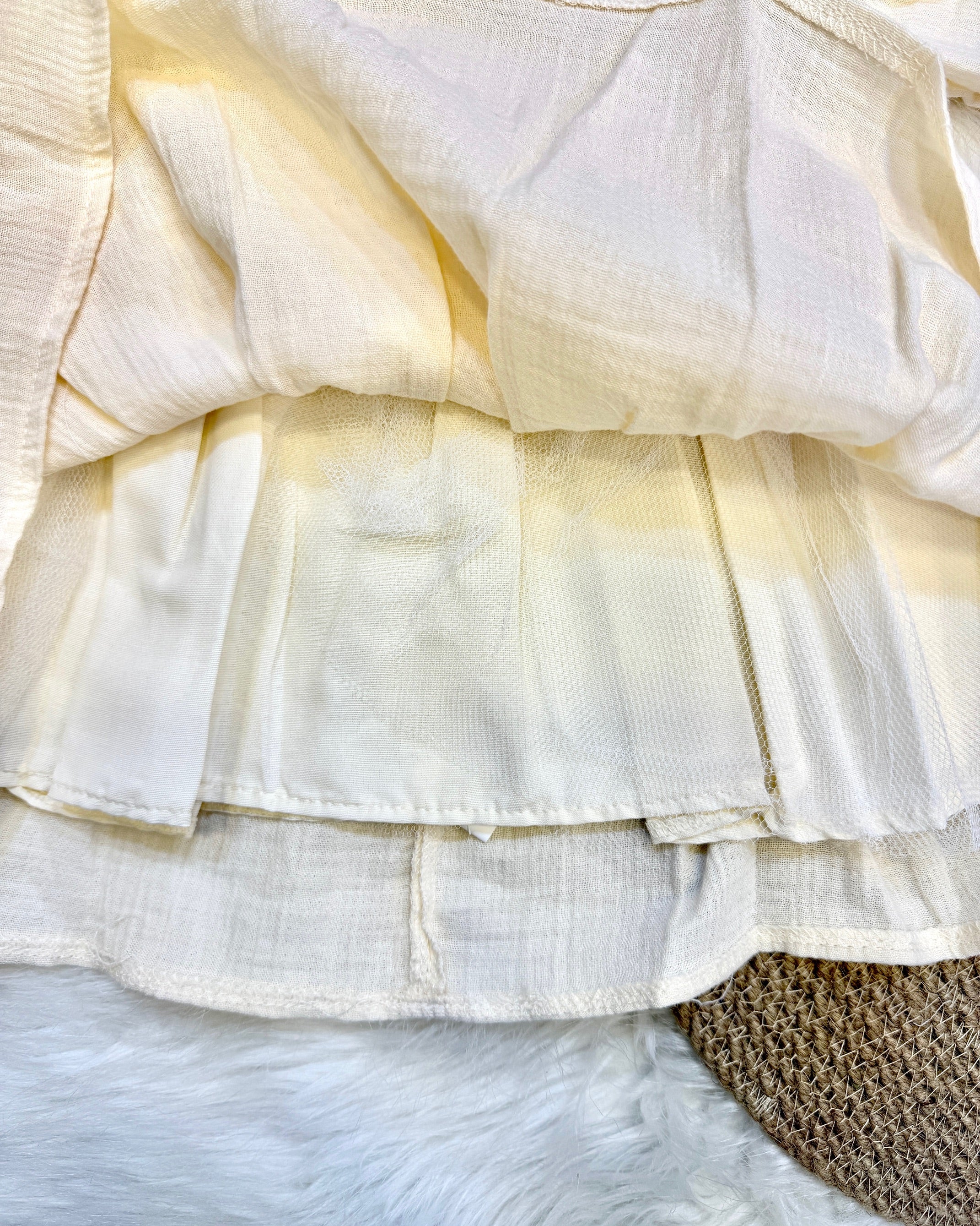 Robe de Cérémonie en Gaze de Coton & Plastron Crochet – Élégance Authentique