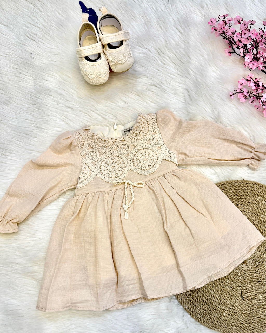 Robe Bohème en Gaze de Coton & Crochet – Douceur et Élégance Naturelle