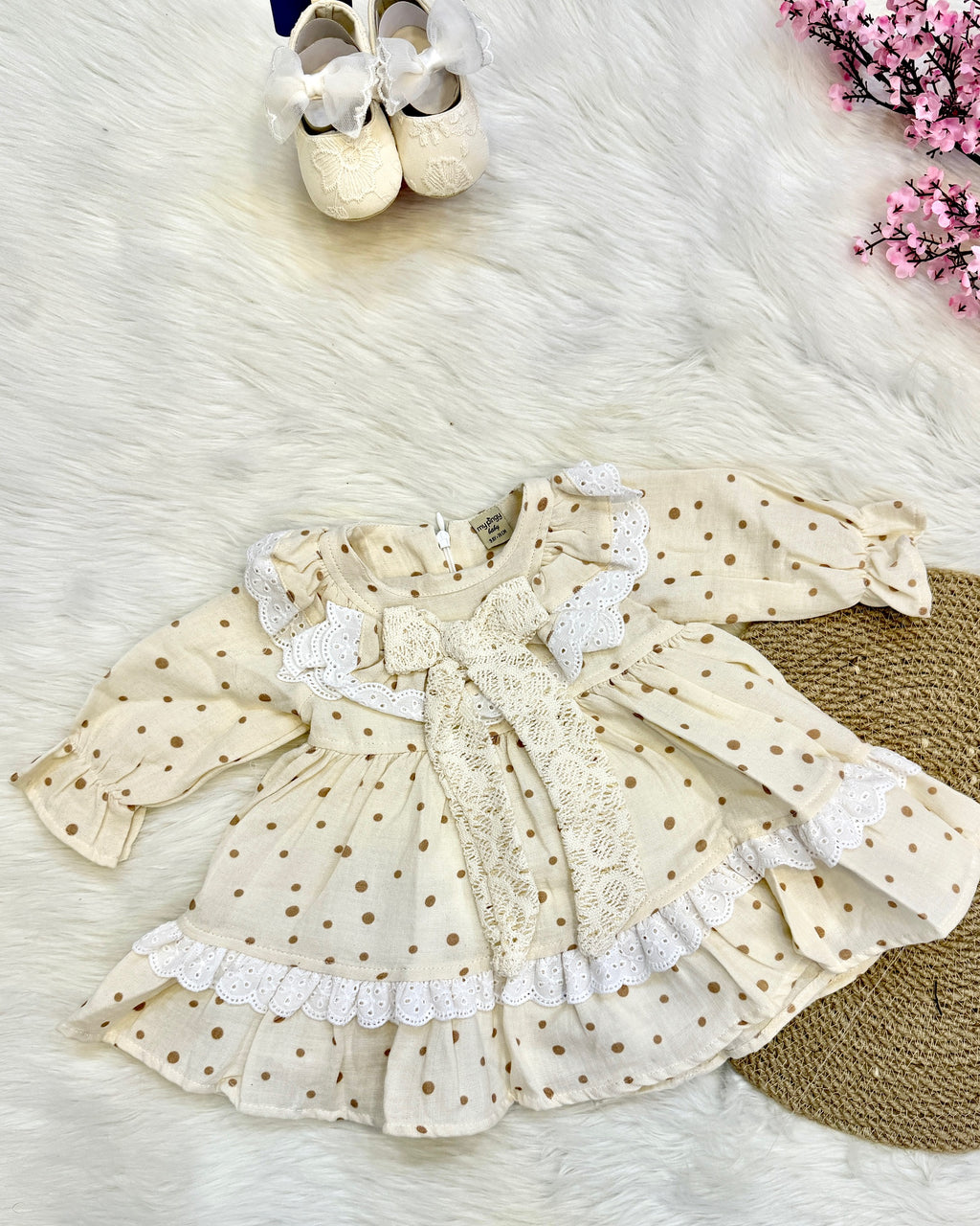 Ensemble 2 Pièces : Robe à Pois & Gilet en Maille Ajourée – Charme Rétro