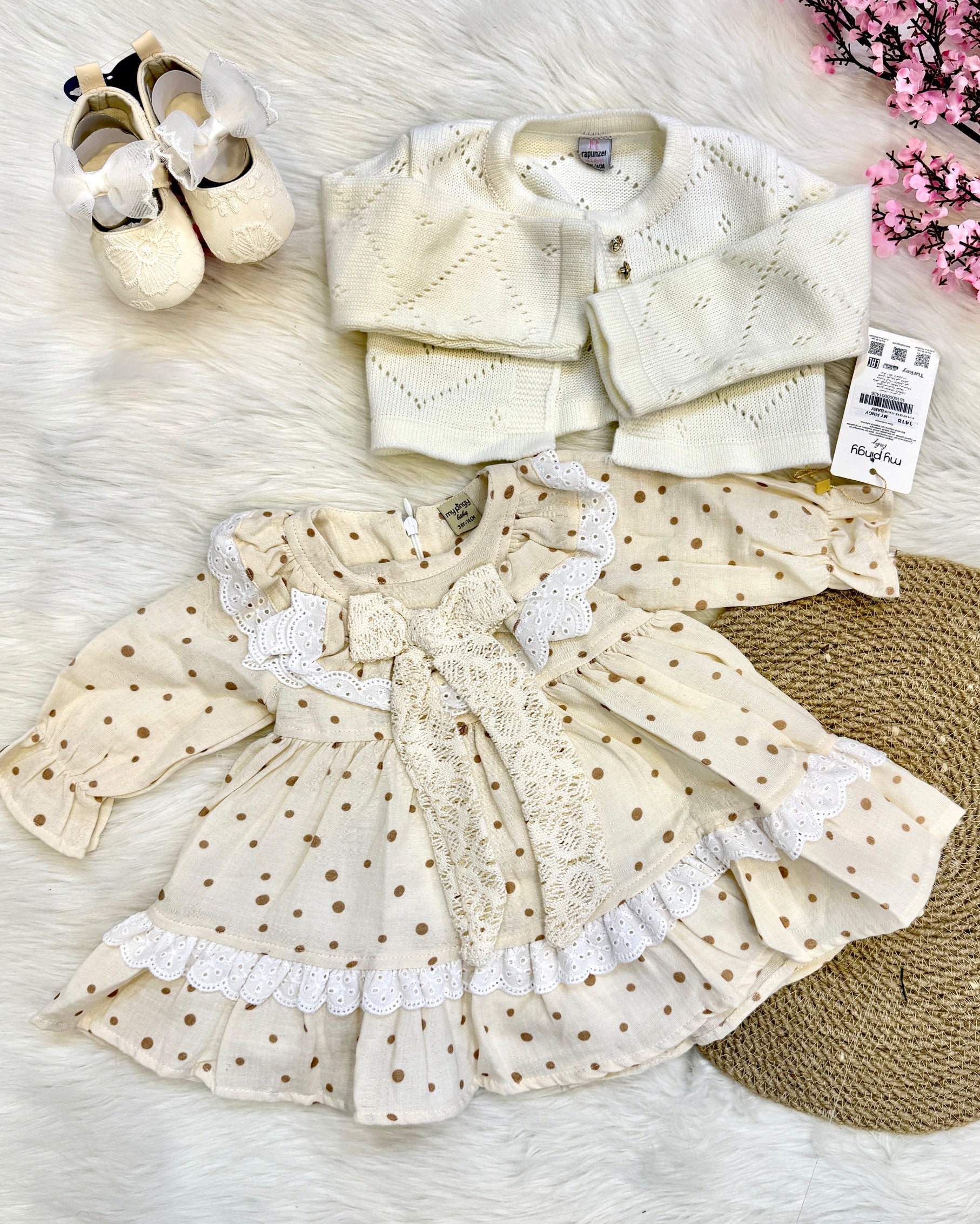 Ensemble 2 Pièces : Robe à Pois & Gilet en Maille Ajourée – Charme Rétro