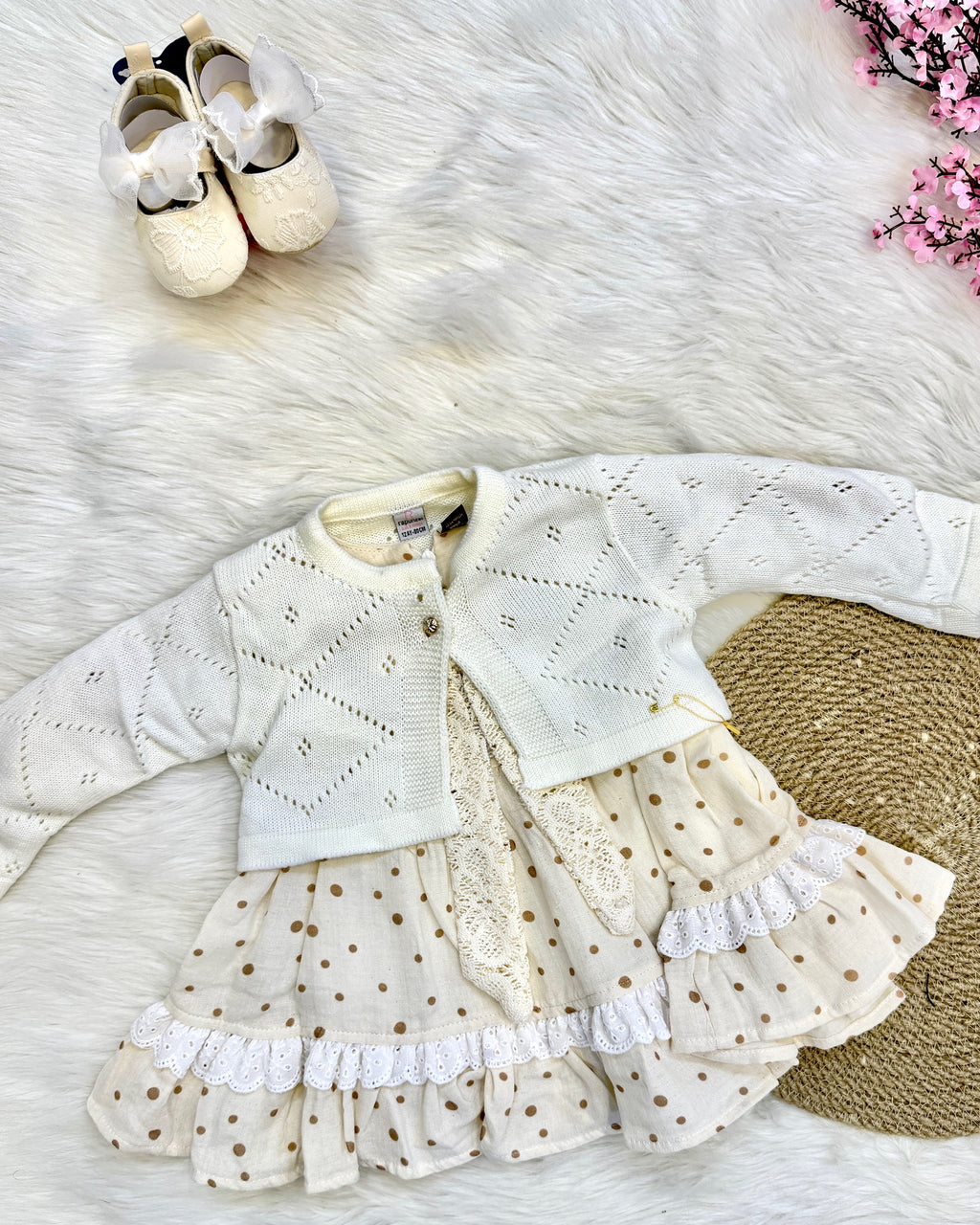 Ensemble 2 Pièces : Robe à Pois & Gilet en Maille Ajourée – Charme Rétro