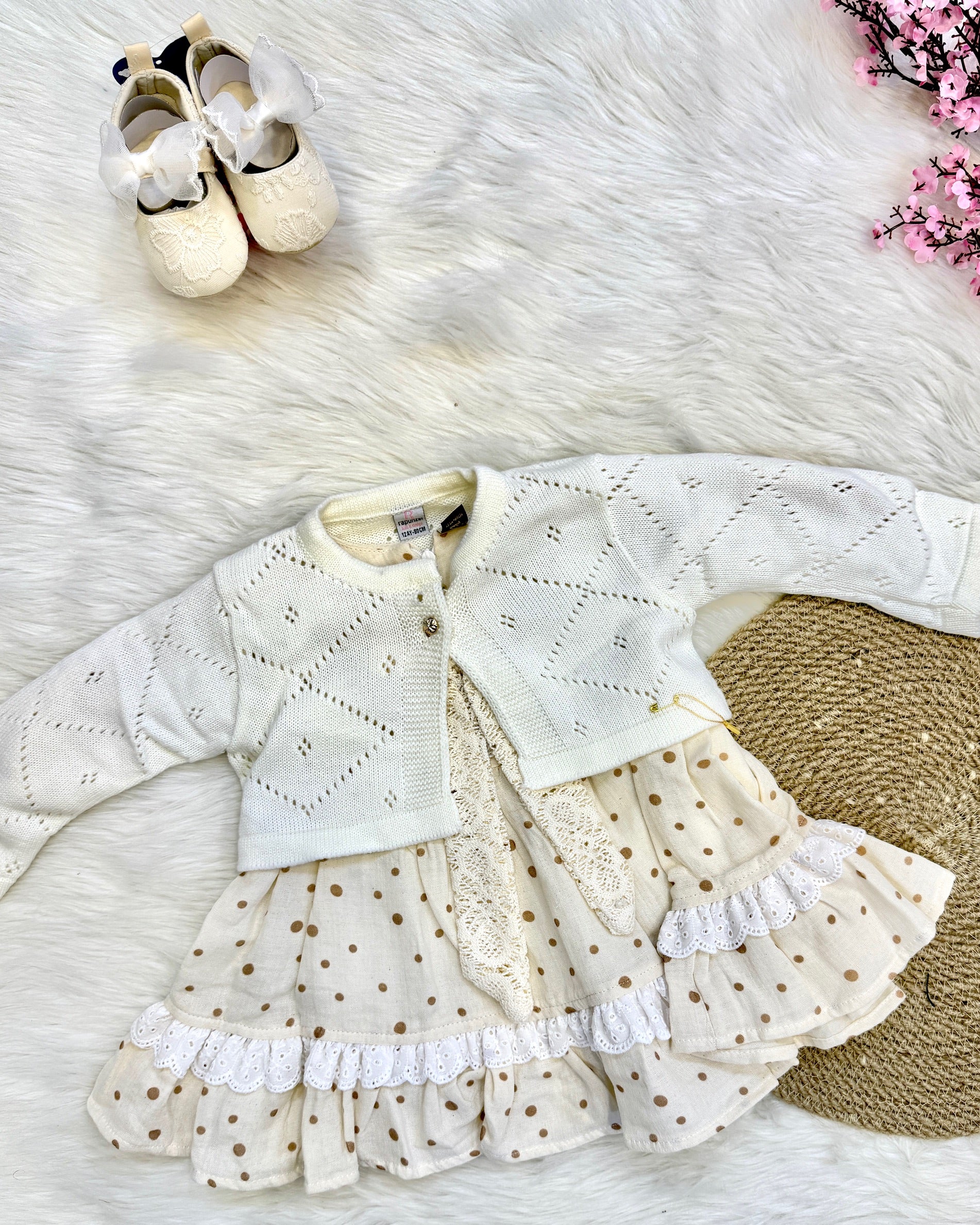 Ensemble 2 Pièces : Robe à Pois & Gilet en Maille Ajourée – Charme Rétro