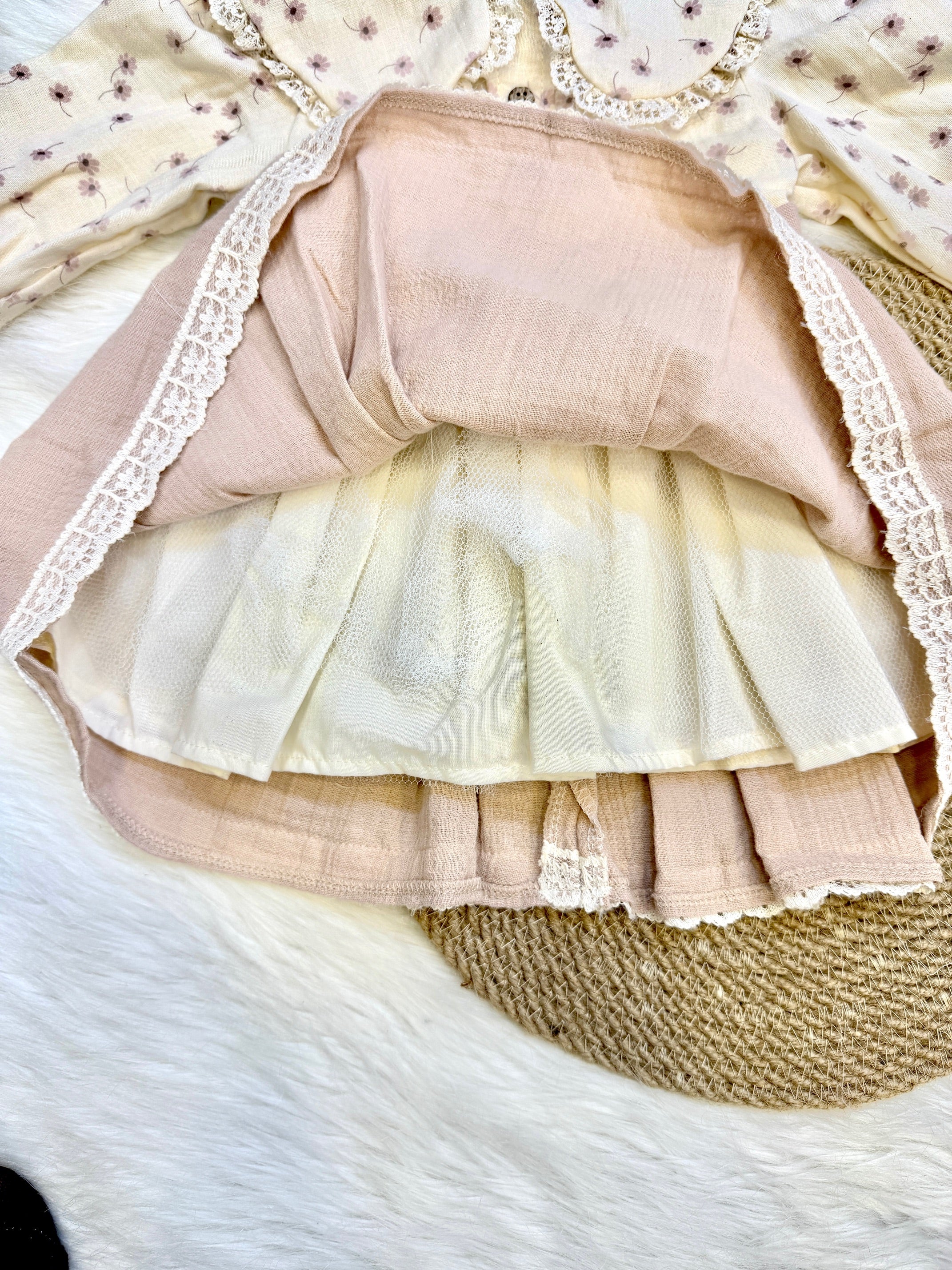 Robe Bohème en Gaze de Coton à Motifs Floraux – Charme et Légèreté
