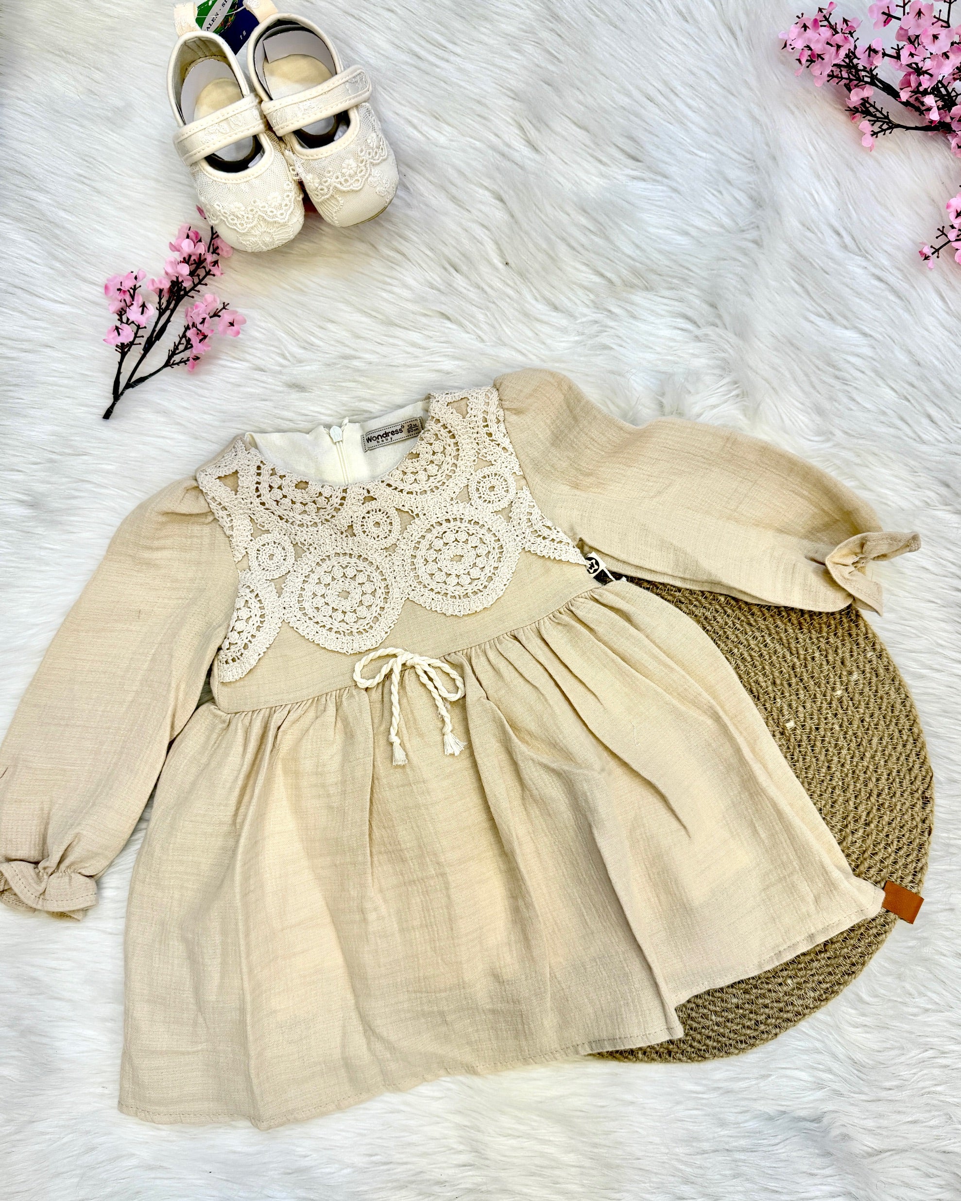 Robe Bohème en Gaze de Coton & Dentelle Crochet – L'Élégance Naturelle