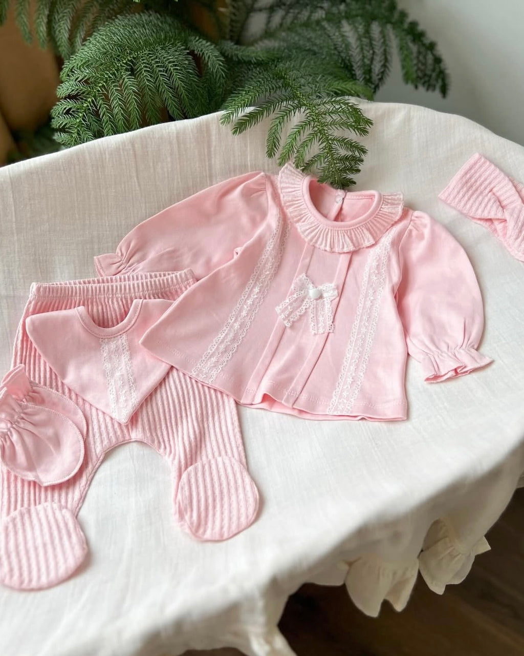 Ensemble Naissance 5 Pièces "Princesse Romantique" – Rose Pastel & Dentelle