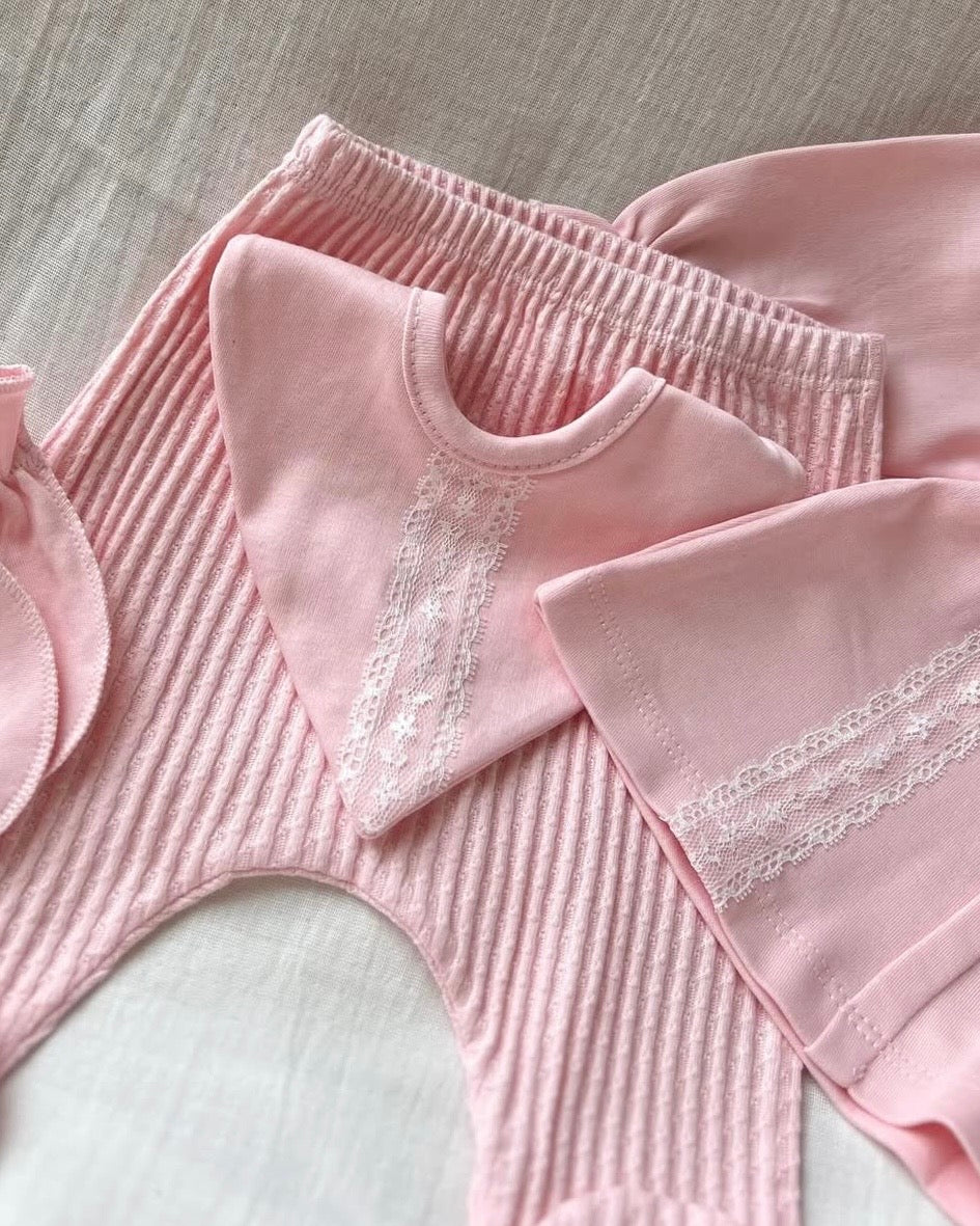 Ensemble Naissance 5 Pièces "Princesse Romantique" – Rose Pastel & Dentelle