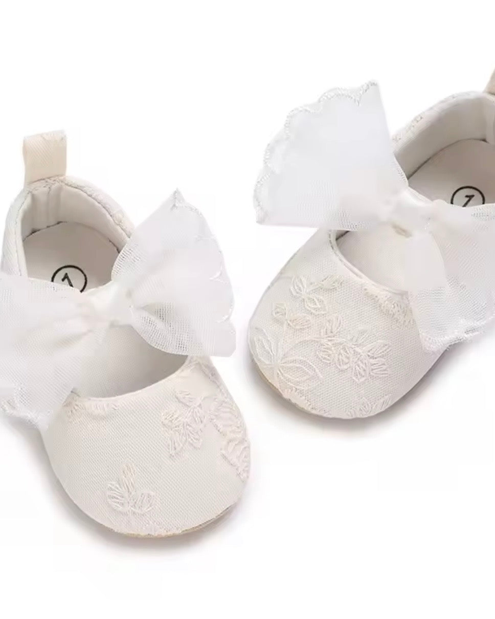 🕊️ Chaussures Souples "Éclat de Dentelle" – Élégance & Douceur Avec Semelle