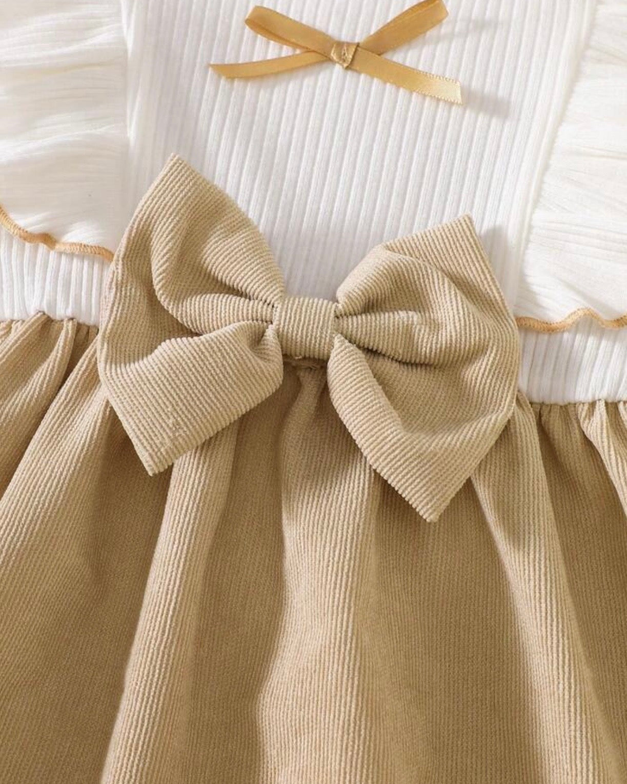 🌹 Ensemble 2 Pièces "Velours & Volants Romantiques" – Charme et Distinction Beige