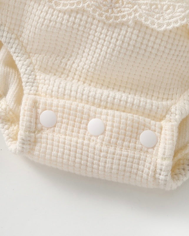 ☁️ Robe-Body "Nuage de Fleurs" – Pureté et Élégance pour Bébé