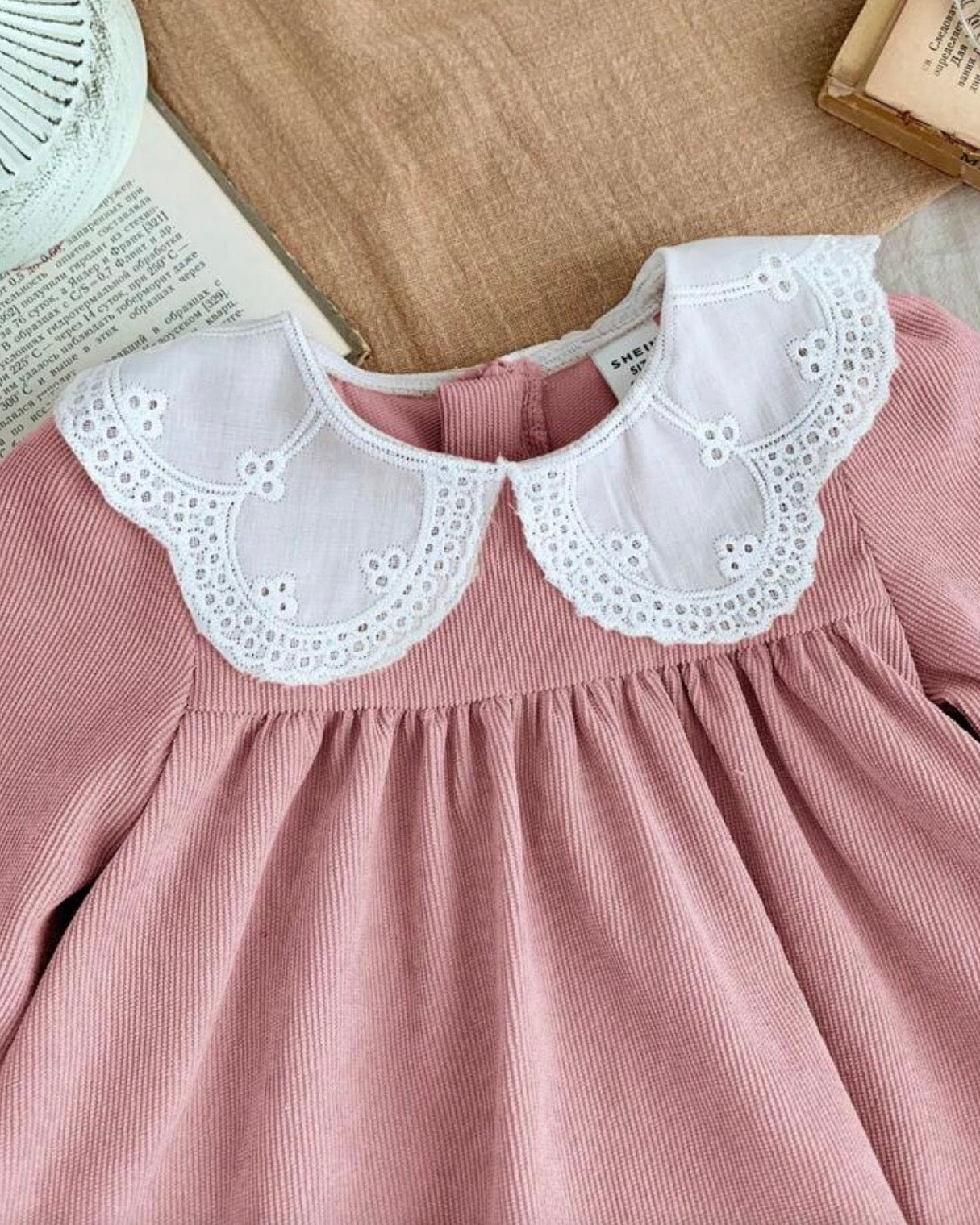 🌸 Robe en Velours Côtelé "Douceur Champêtre" – Élégance Rétro