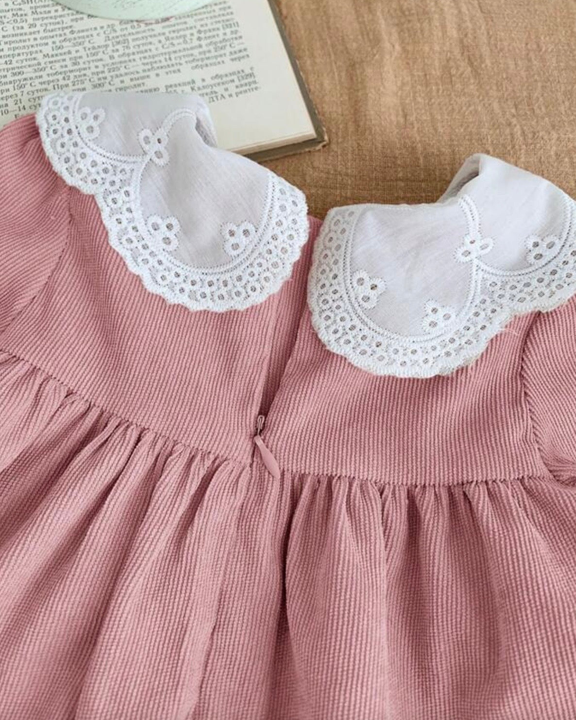 🌸 Robe en Velours Côtelé "Douceur Champêtre" – Élégance Rétro