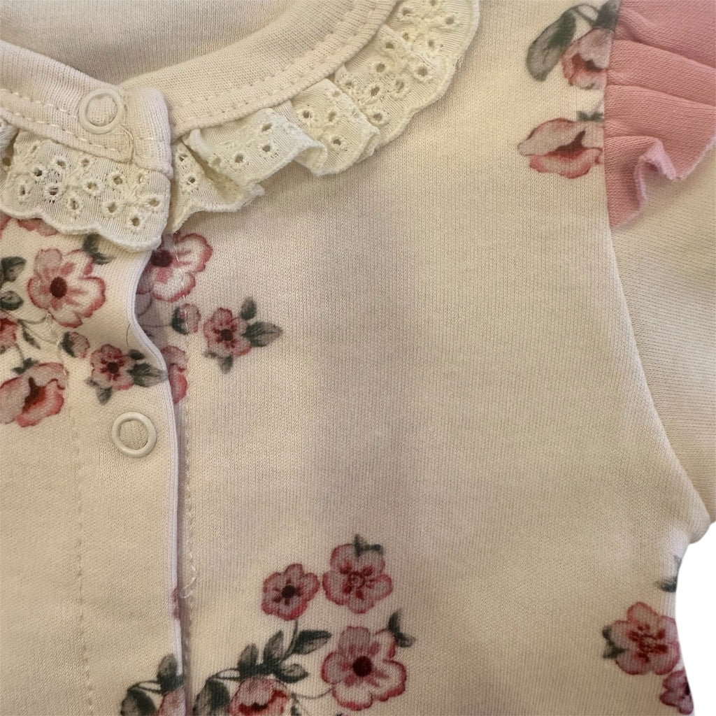 Grenouillère Bébé Fleurie – Élégance & Douceur