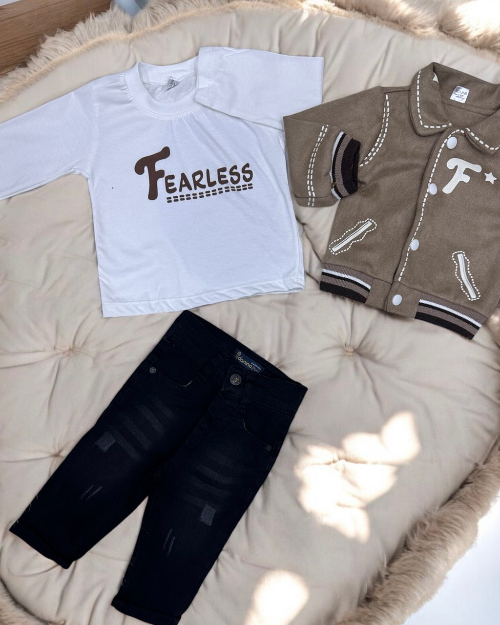 Ensemble 3 Pièces "University Style" – Veste Teddy Beige & Jean Noir